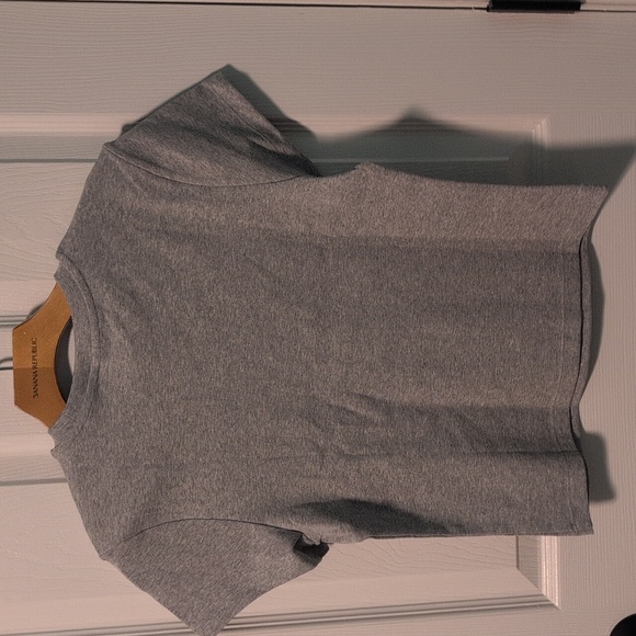 Uniqlo Heather Gray Women's T-Shirt - Picture 3 of 3